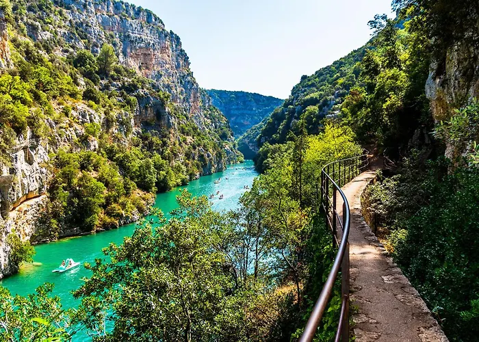 Séjour à la campagne Roulotte Bohème En Provence, Terra Luna, *