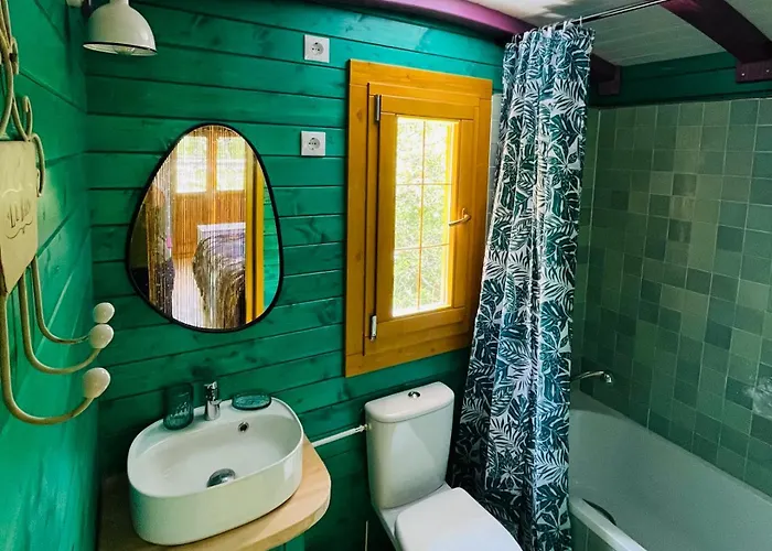 Séjour à la campagne Roulotte Bohème En Provence, Terra Luna, *