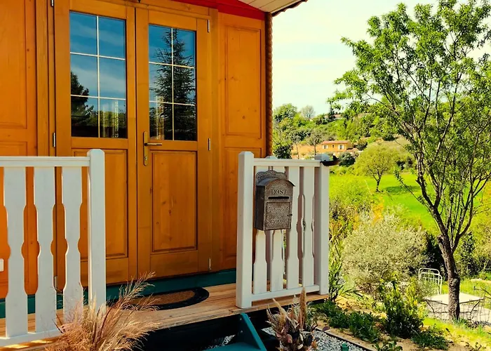 Séjour à la campagne Roulotte Bohème En Provence, Terra Luna, *